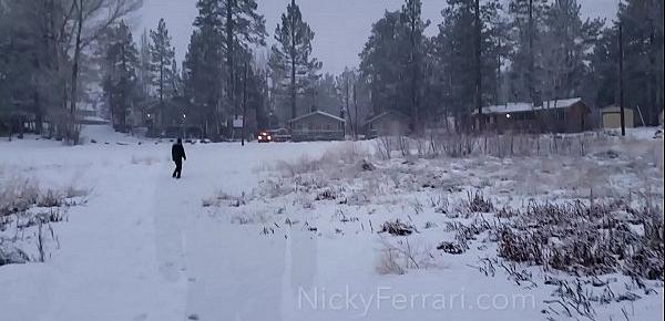  Nicky Ferrari Mexicana Caliente Chupandole la berga al  Mono de Nieve.